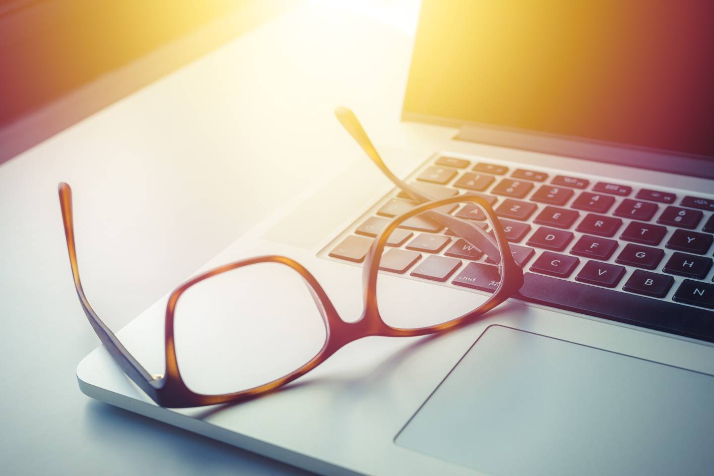 こんなお悩みありませんか？
毎月または毎日の同じ操作のパソコン業務をどうにかしたい

手書き・活字文字の帳票用紙やFAXのデータ化に手間が掛かる

無償・海外のデータ共有サービスは情報漏洩が不安

研究支援用のツール類を相談したい